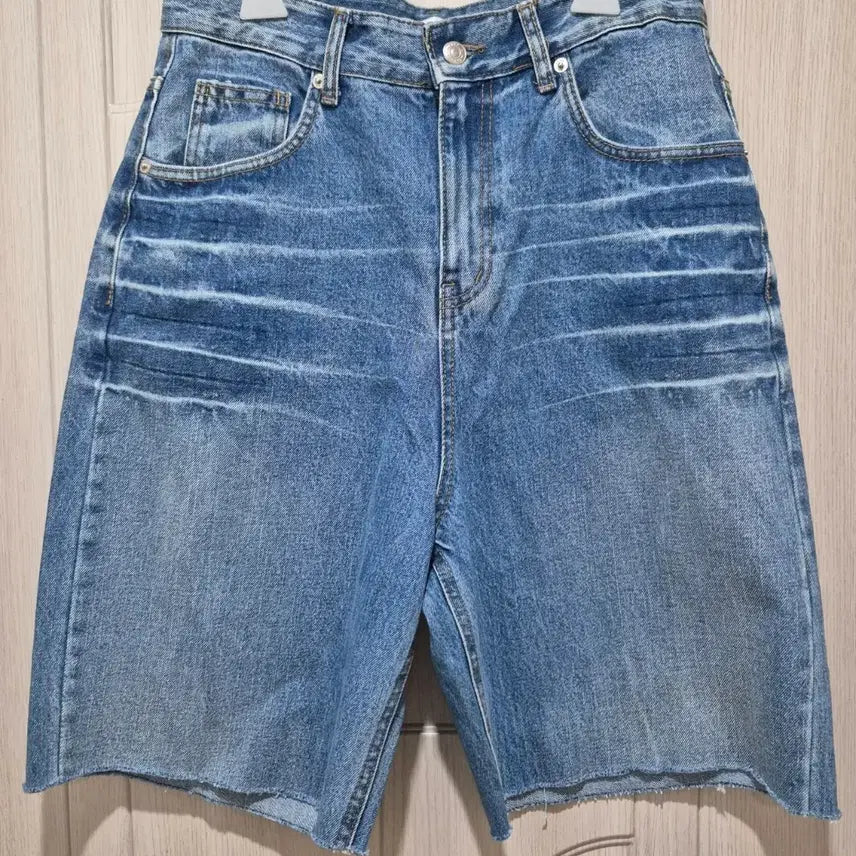 [BUNJANG] New Arrival Bermuda Light Wash Denim Shorts / 새상품 신상 버뮤다 연청바지 (허단40/기장60)