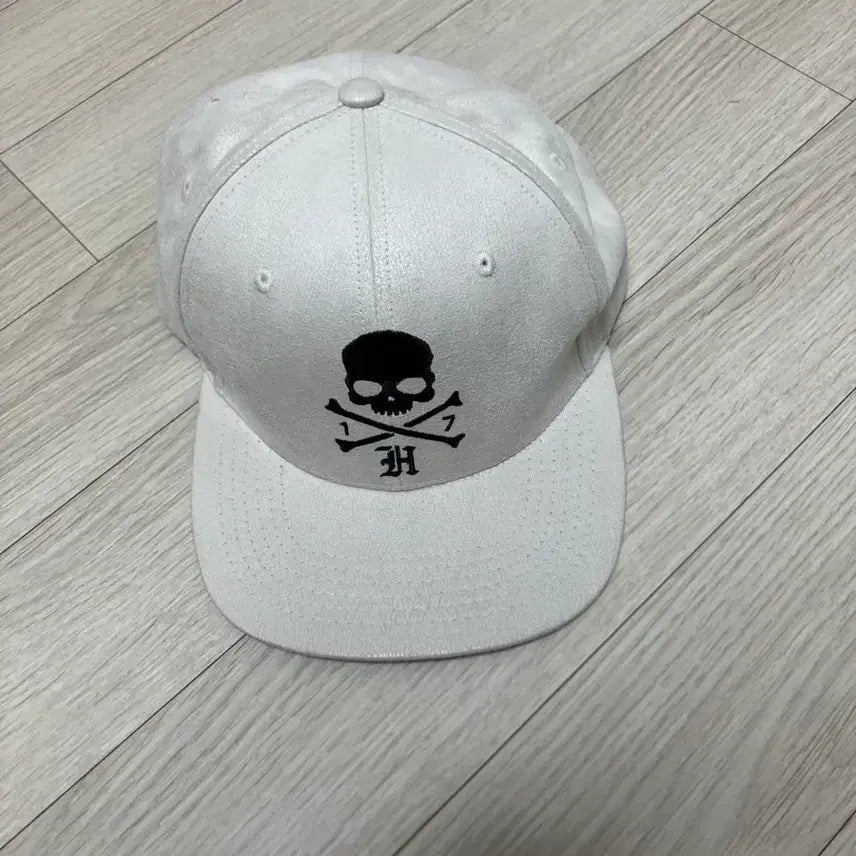 [BUNJANG] Skull Printing White Ball Cap / 스컬 프린팅 볼캡 흰색