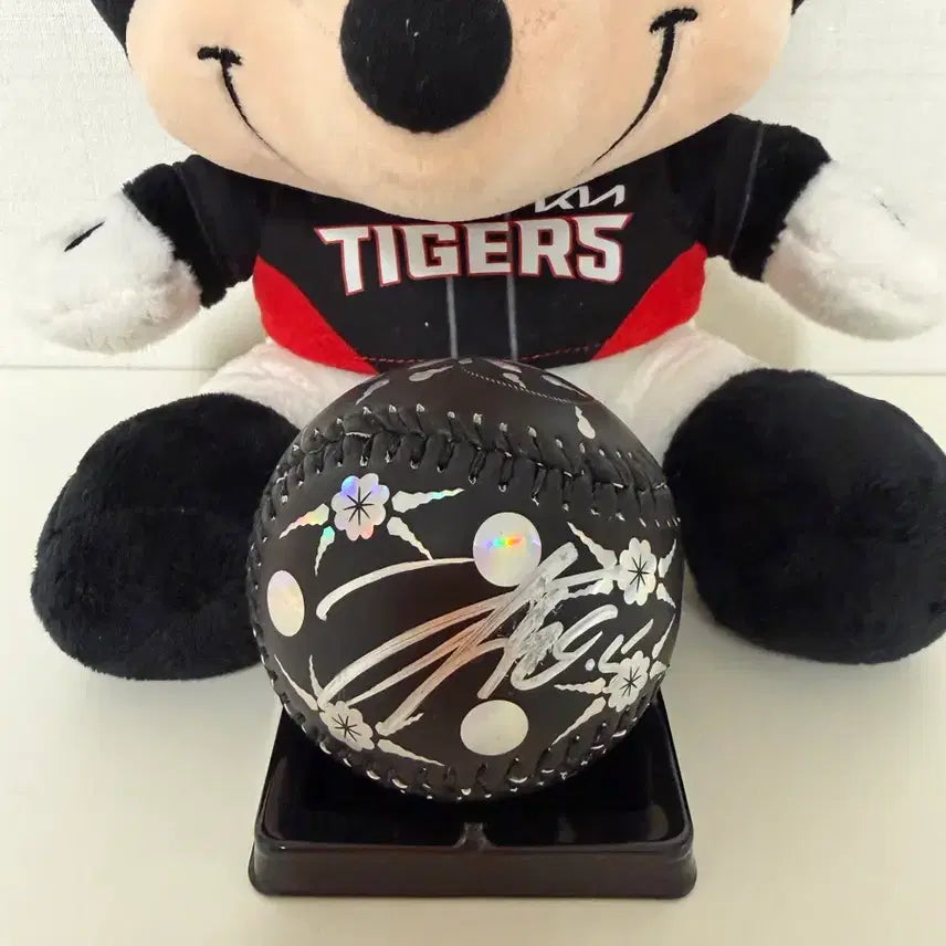 [BUNJANG] Kia Tigers Kim Do-young Gukjungbak Commemorative Ball Signed Baseball / 기아타이거즈 김도영 국중박 기념구 사인볼