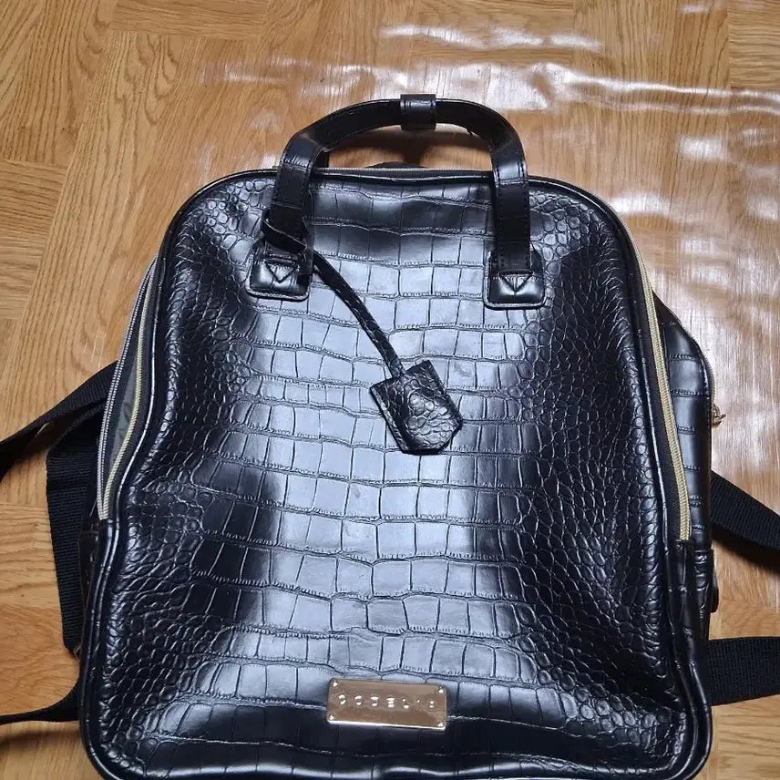 [BUNJANG] Cordelia Black Crocodile-Pattern Leather Backpack / 코델리아  백팩 블랙