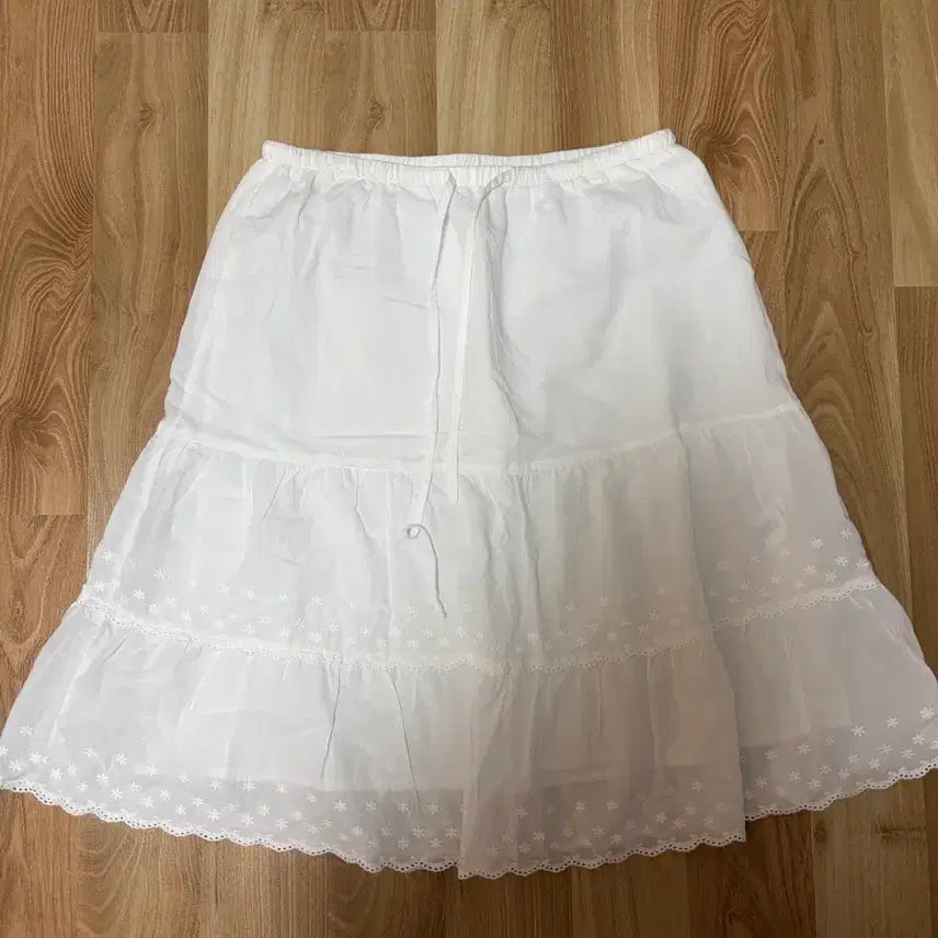 [BUNJANG] Brandy Melville White Midi Skirt / 브랜디멜빌 화이트 미디 스커트