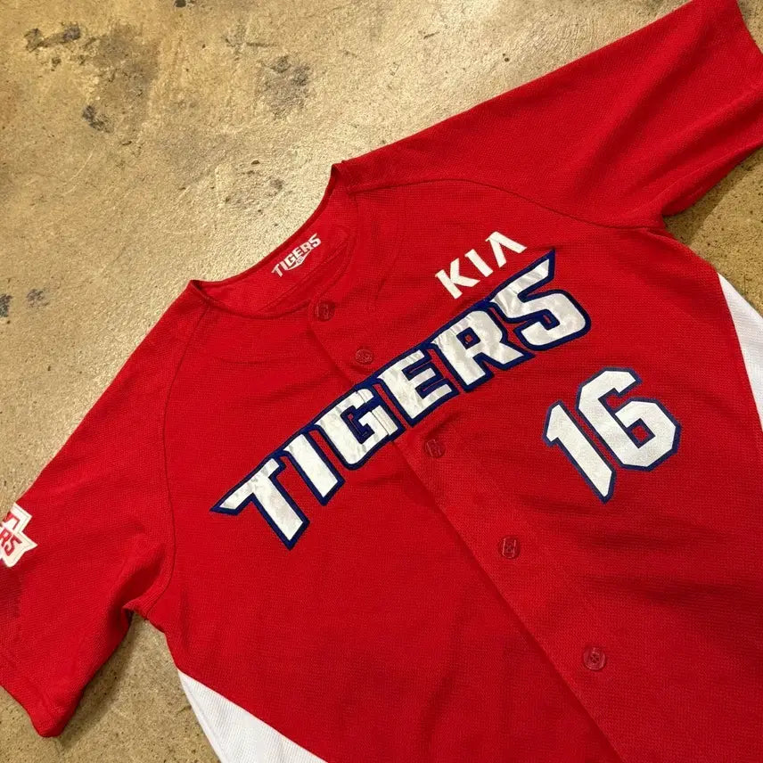 [BUNJANG] KIA Tigers Kim Joo-chan Autographed Baseball Jersey #16 / [100] KIA 기아 타이거즈 사인 야구 유니폼 16번 김주찬