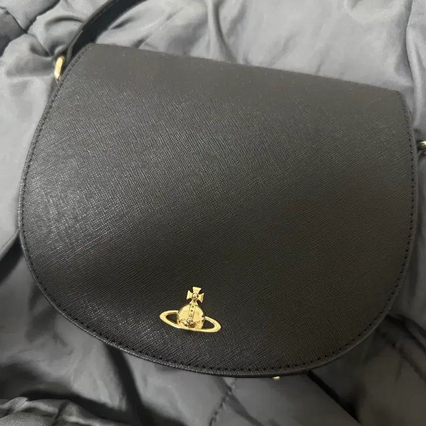 [BUNJANG] Vivienne Westwood Saffiano Half Moon Crossbody Bag Black / 급처) 비비안웨스트우드 사피아노 하프문 크로스백 블랙