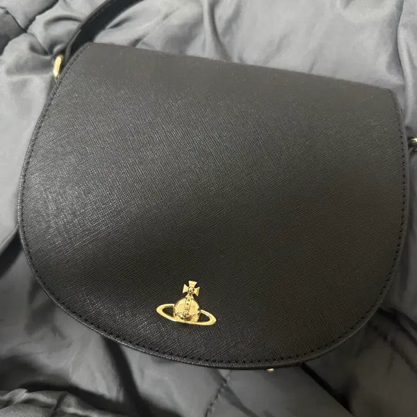 [BUNJANG] Vivienne Westwood Saffiano Half Moon Crossbody Bag Black / 급처) 비비안웨스트우드 사피아노 하프문 크로스백 블랙