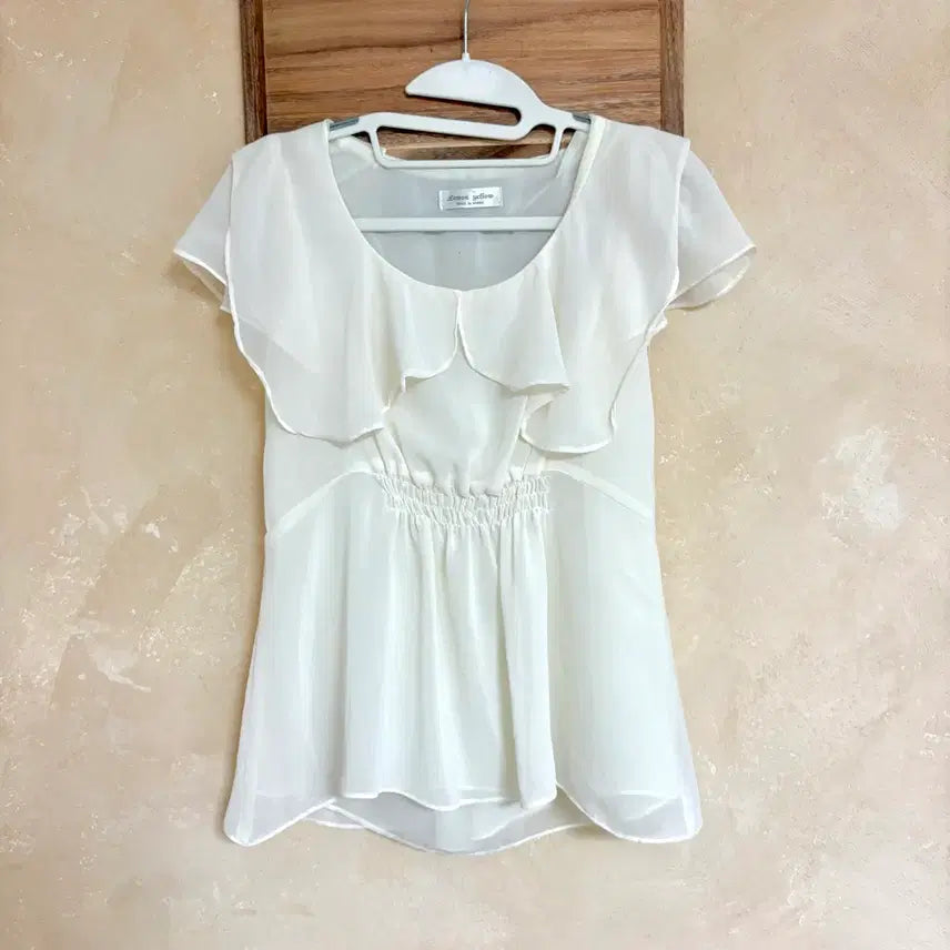 [BUNJANG] Ivory Chiffon Ruffle Short-Sleeve Blouse / 착샷) 아이보리 쉬폰 러플 프릴 반팔 블라우스 소개팅 하객룩 오피스
