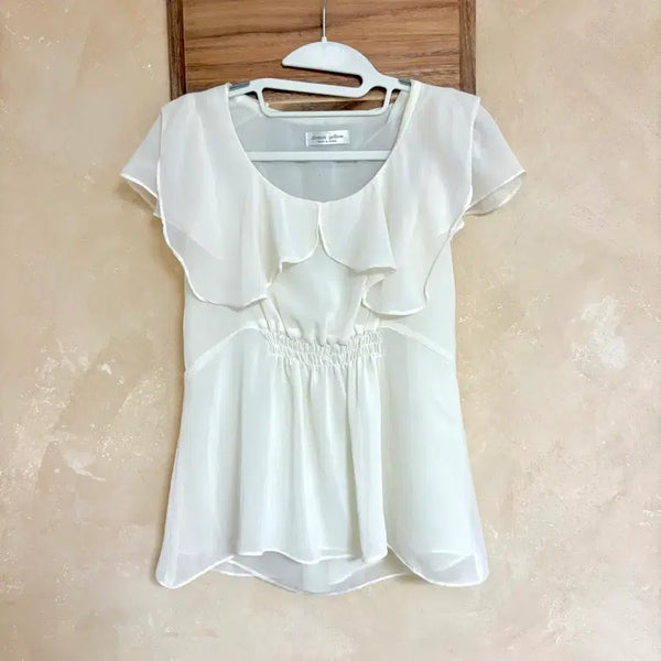 [BUNJANG] Ivory Chiffon Ruffle Short-Sleeve Blouse / 착샷) 아이보리 쉬폰 러플 프릴 반팔 블라우스 소개팅 하객룩 오피스