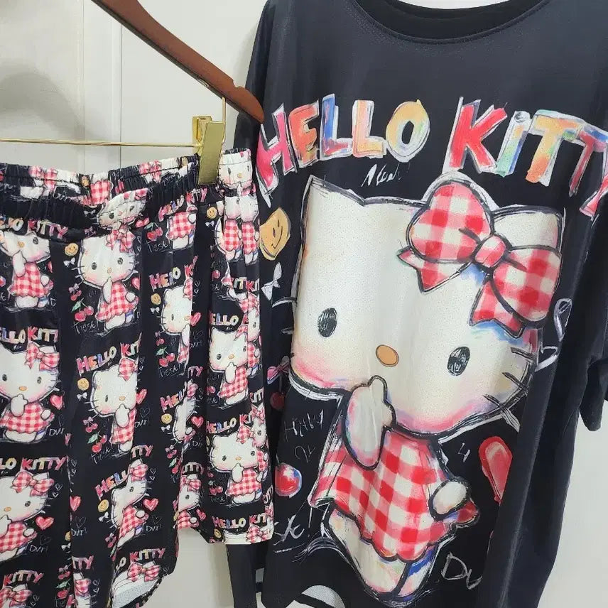 [BUNJANG] Hello Kitty Short-Sleeve Top and Shorts Set / 헬로키티반팔 반바지 상하의 세트 셋업 홈웨어 <새상품>