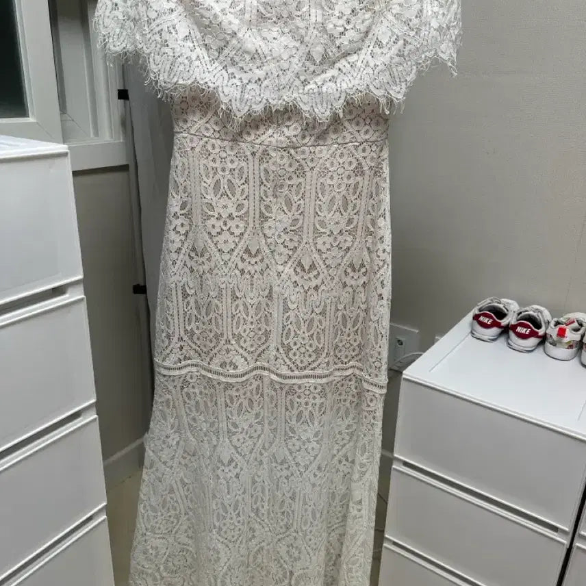 [BUNJANG] Lace Off-Shoulder Long Dress White / 레이스 오프숄더 롱 원피스 화이트