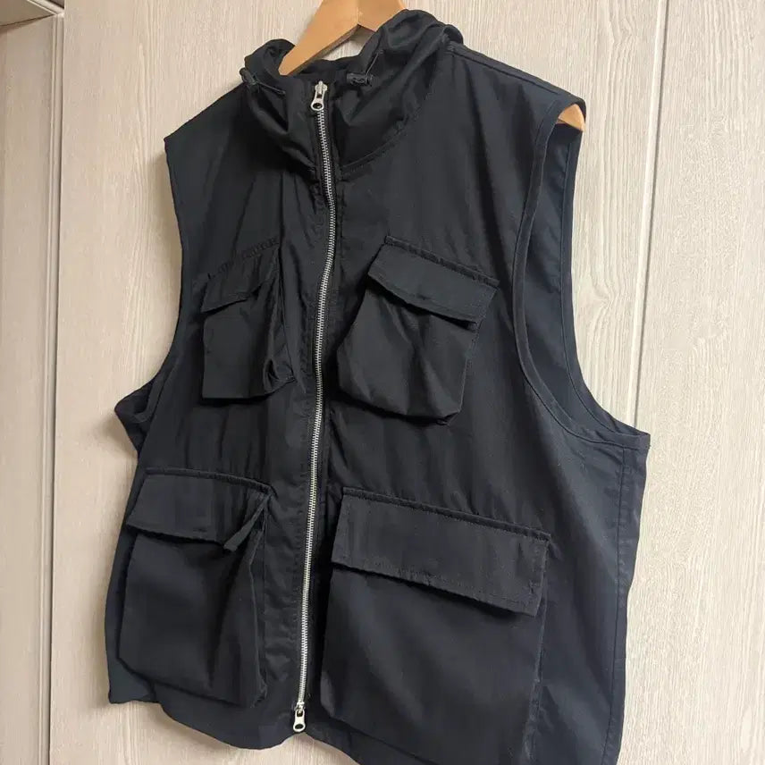 [BUNJANG] Hooded Utility Multi-Pocket Vest (Black) / 후드 유틸리티 멀티포켓 베스트 (블랙)