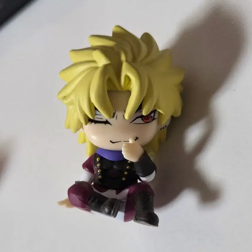 [BUNJANG] JoJo's Bizarre Adventure Part 1 Phantom Blood Dio Brando Shoulder Bump Gacha Figure / 죠죠 1부 팬텀블러드 디오 마치보케 어깨쿵 가챠 피규어 판매합니다