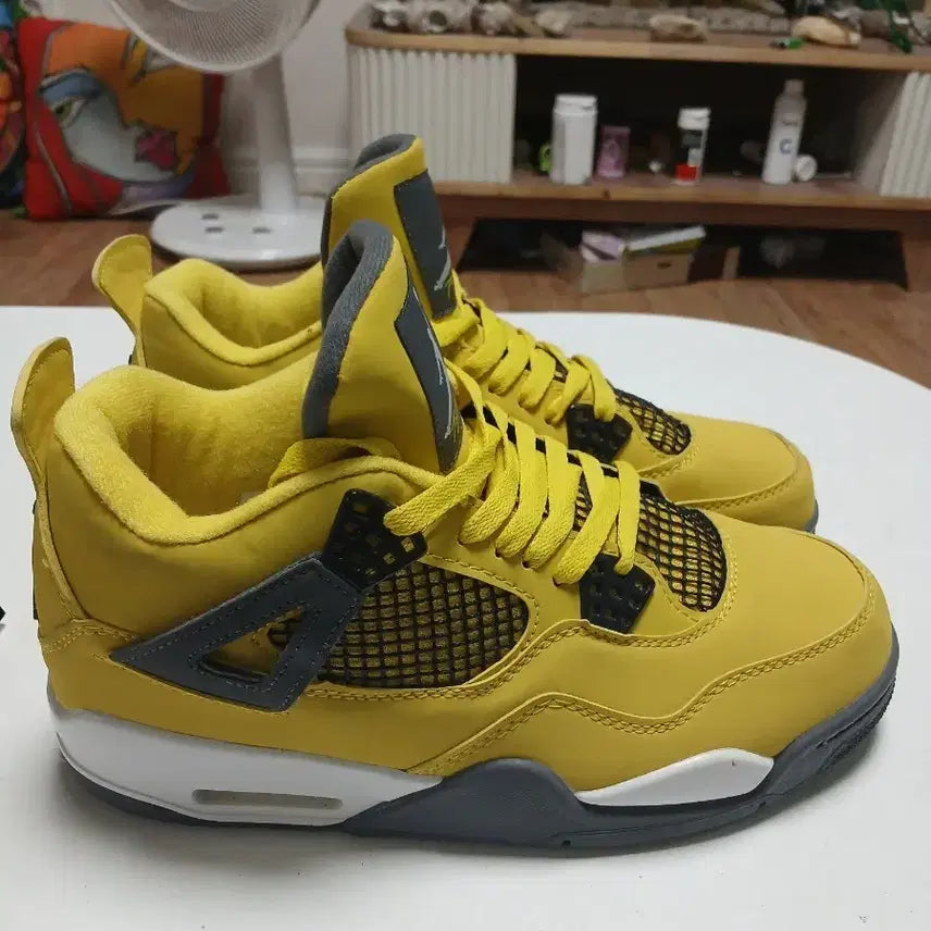 [BUNJANG] Air Jordan 4 Retro "Sunflower Yellow" Sneakers (Size 275) / 조던4 레트로 썬플라워 옐로우 275