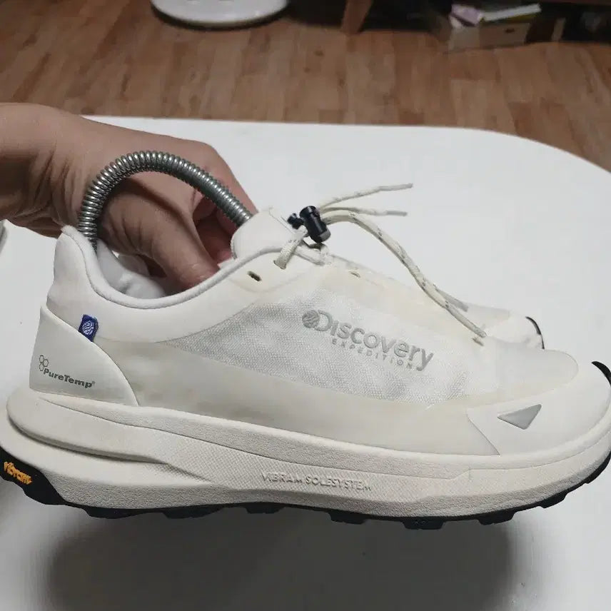 [BUNJANG] Discovery Expedition Hiking Shoes White 245 / 디스커버리 익스페디션 등산화 화이트245