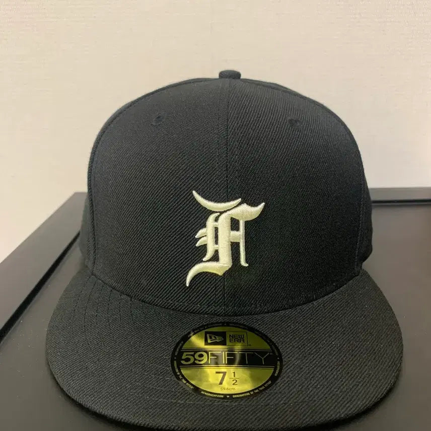 [BUNJANG] Fear of God x New Era Chicago White Sox 59FIFTY Collaboration Cap / 피오갓 뉴에라 콜라보 59FIFTY 시카고 화이트삭스 블랙 피어오브갓