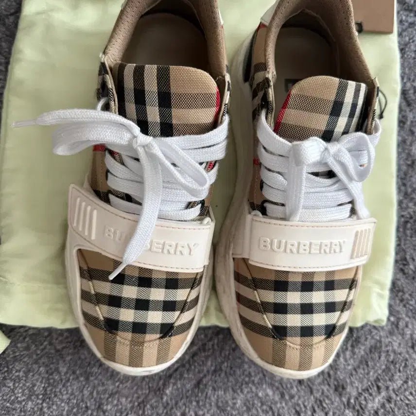 [BUNJANG] Burberry Check Sneakers Size 230 / 버버리 스니커즈 230사이즈
