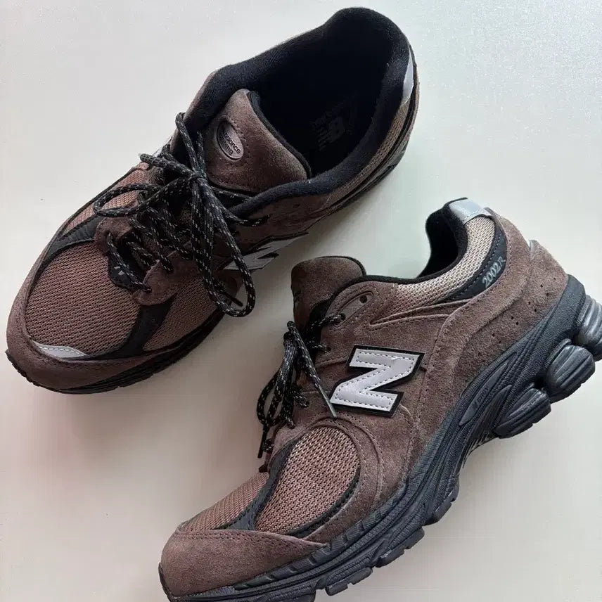 [BUNJANG] New Balance 2002R Brown Sneakers / 뉴발란스 2002R 브라운 275mm