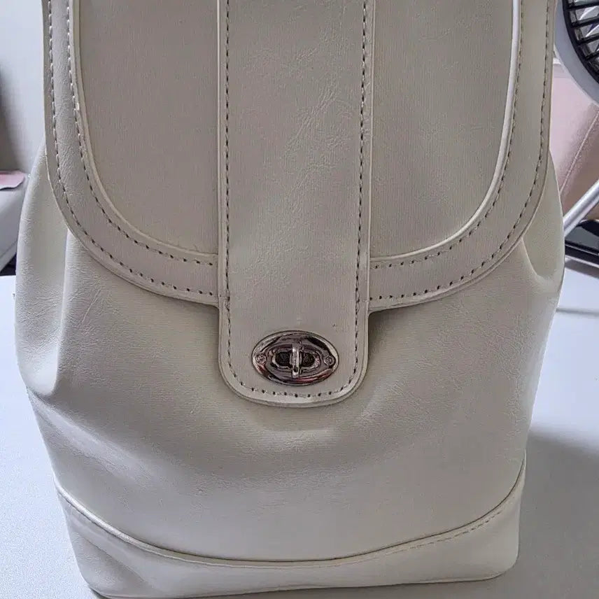 [BUNJANG] Women's Ivory Chain Backpack / Shoulder Bag 2-Way / 여성 가방 아이보리 색상(미사용)