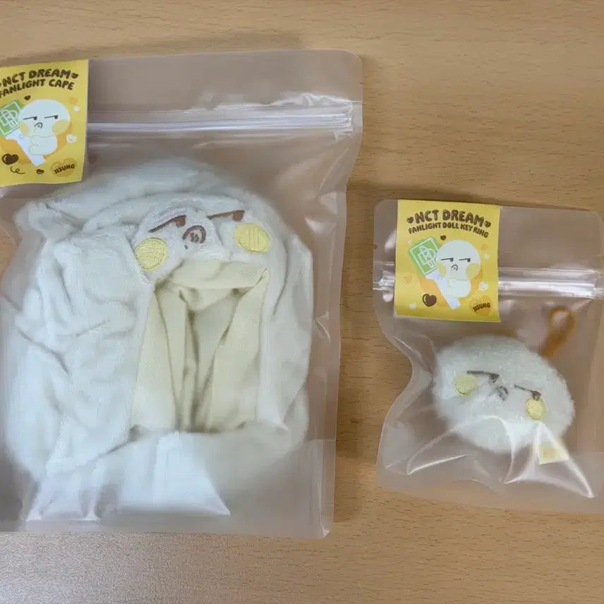 [BUNJANG] SEVENTEEN 'SVT' OFFICIAL LIGHT STICK COVER CAPE KEYRING BUNDLE SET (SEALED) / 미개봉 흥칫빵 응원봉 커버 케이프, 키링 (일괄)