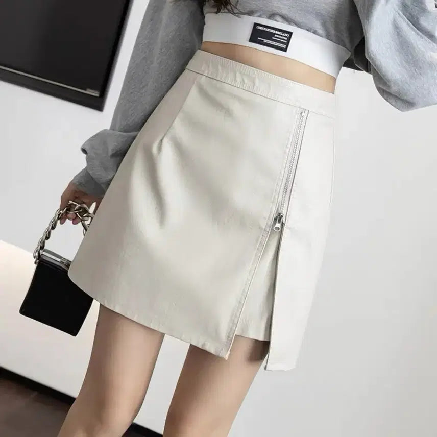 [BUNJANG] White Leather Skirt with Asymmetrical Slit and High Waist / 화이트 레더 스커트 스커트 패션 언밸런스 트임 PU 가죽 하이웨스트 a라