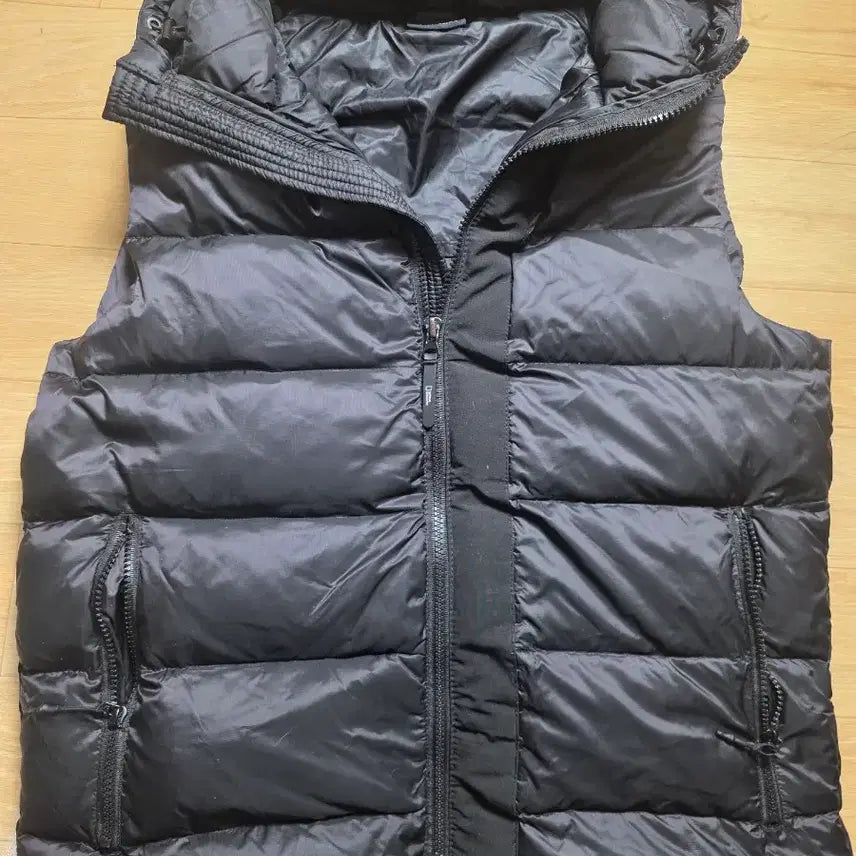[BUNJANG] National Geographic Black Padded Vest M (95-100) / 내셔널지오그래픽 M 조끼 패딩 블랙. 95-100