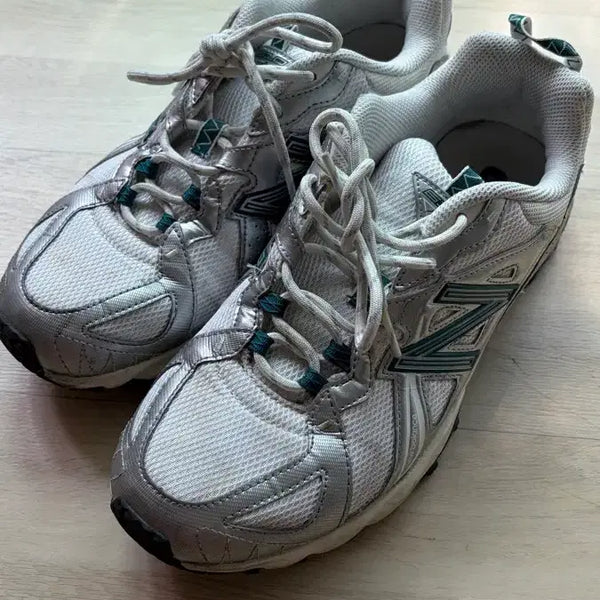 [BUNJANG] New Balance 610 Sneakers / 뉴발란스 610 260