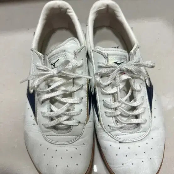 [BUNJANG] Mizuno Sneakers 245 White Navy / 미즈노 신발 245