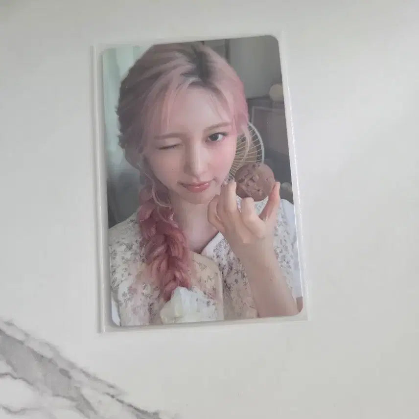 [BUNJANG] IVE Luv IDOLS Gaeul Solo Ver. Photocard / 아이브 루시드 드림 솔로반 가을