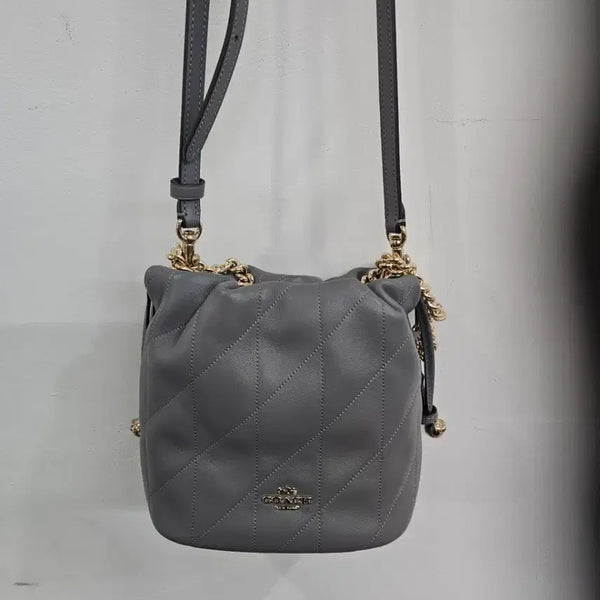 [BUNJANG] Coach Quilted Chevron Pattern Crossbody Bag / 코치 크로스백