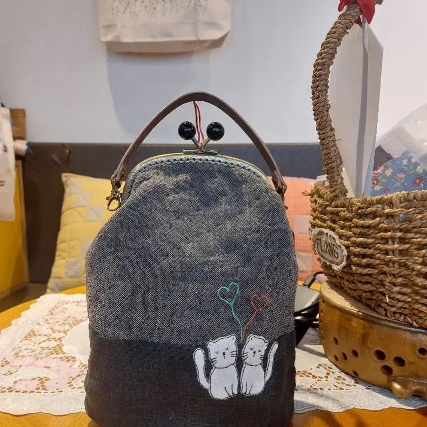 [BUNJANG] Quilted Frame Cat Tote Bag / 퀼트프레임고양이토드백