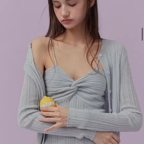 [BUNJANG] TWEE Twist Sleeveless & Cardigan Set Sky Blue / 트위 트위스트 슬리브리스&가디건 세트 (스카이블루)