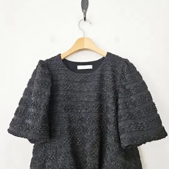 [BUNJANG] Black Frill Volume Blouse / 블랙 프릴 볼륨 블라우스