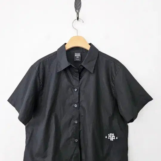 [BUNJANG] Muahmuah Black Embroidered Crop Shirt / muahmuah 블랙 셔츠
