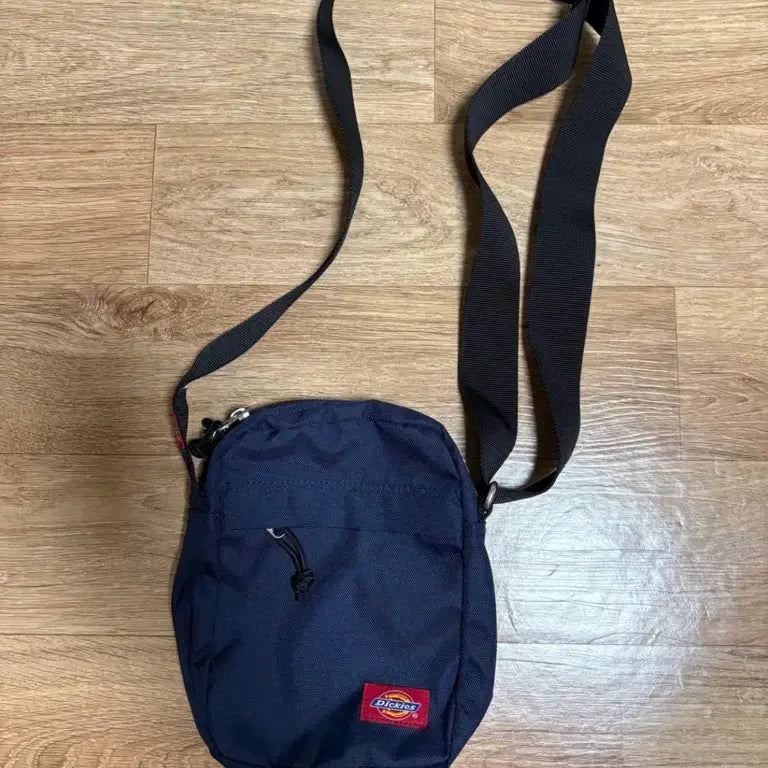 [BUNJANG] Dickies Navy Crossbody Bag / 디키즈 네이비 크로스백
