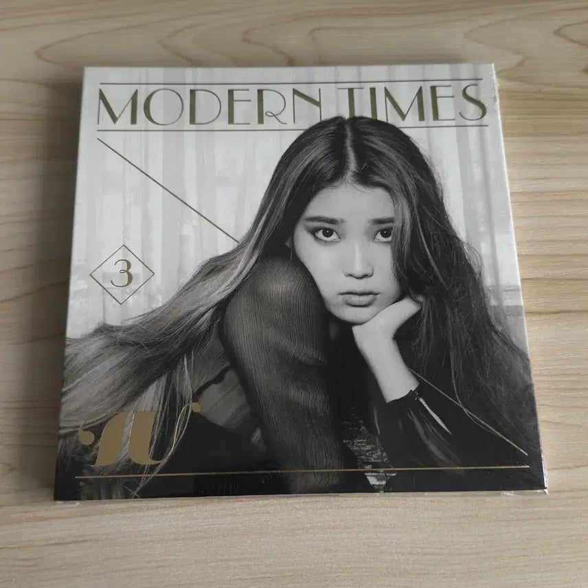 [BUNJANG] IU 3rd Album 'Modern Times' Sealed Album / 아이유 IU 3집 MODERN TIMES 미개봉