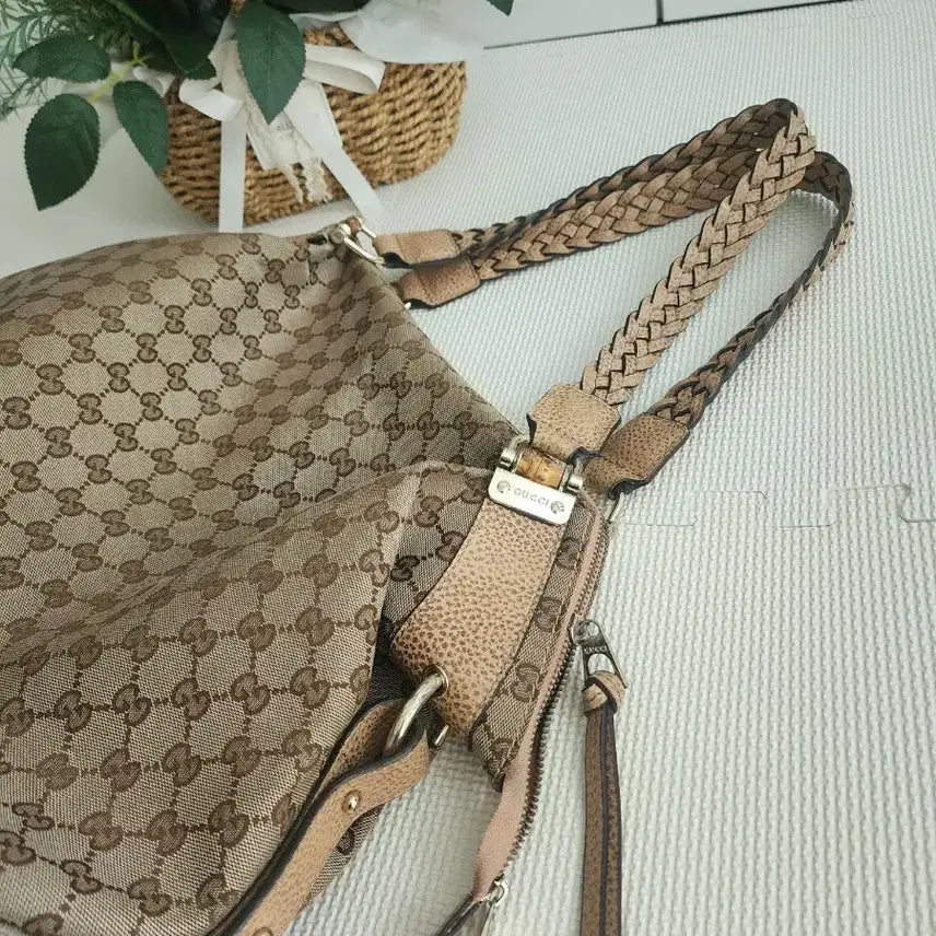 [BUNJANG] Gucci GG Canvas Bamboo Leather Shoulder Bag / 급매)구찌 GG 캔버스 뱀부 레더 숄더백 (품번 232927)