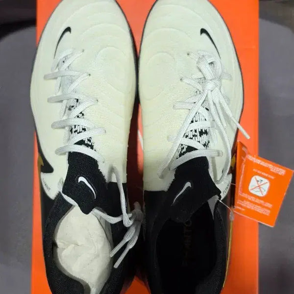 [BUNJANG] Nike Phantom GX2 Pro TF Futsal Shoes (Size 265) / 나이키 팬텀 GX2 프로 TF 풋살화 판매합니다.