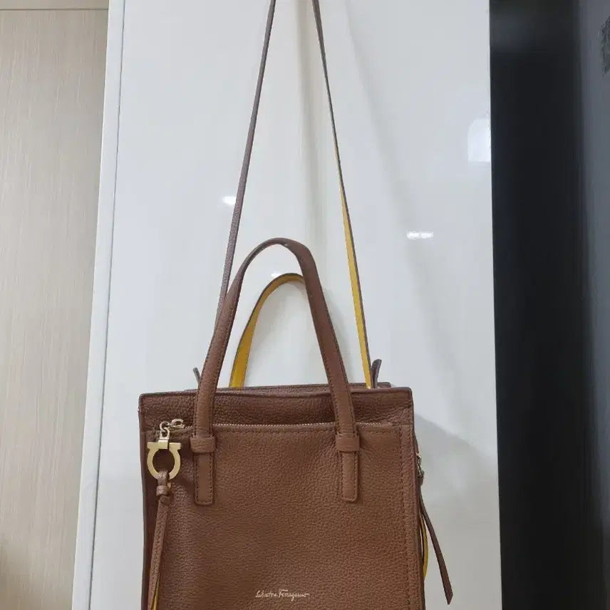 [BUNJANG] Salvatore Ferragamo Amy Gancini Leather Tote Bag Crossbody Brown / 페라가모에이미 키프스킨 토트백크로스 브라운