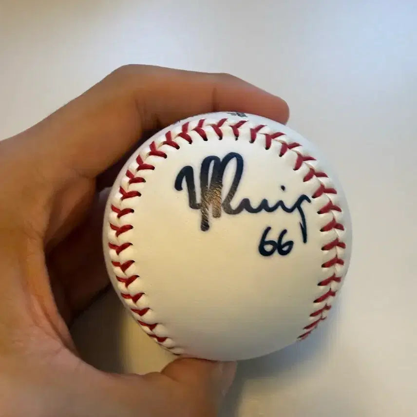 [BUNJANG] LA Dodgers Yasiel Puig Autographed Logo Baseball / LA 다저스 야시엘 푸이그 로고볼 싸인볼