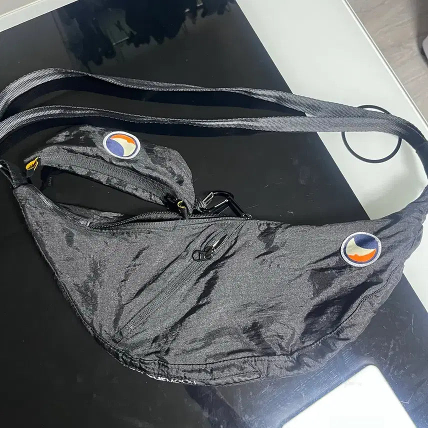 [BUNJANG] Ticket to the Moon Sling Bag Black / 티켓투더문 슬링백 블랙