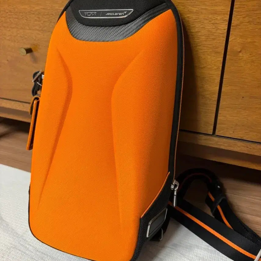 [BUNJANG] Tumi McLaren Sling Bag Papaya Orange & Black / Tumi sling bag