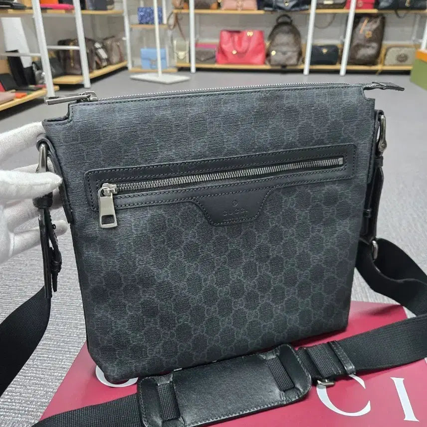 [BUNJANG] Gucci GG Supreme Black Messenger Bag / [특가][정품] 구찌 슈프림 블랙 메신저백