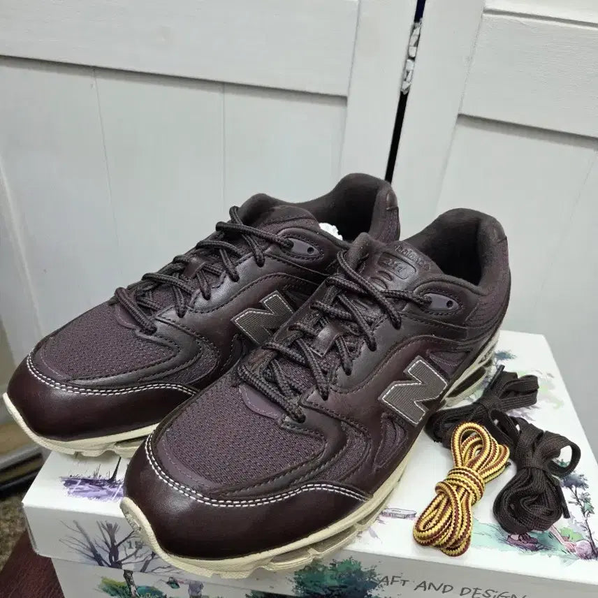 [BUNJANG] Kith x New Balance 2011 Ronnie Fieg "Barf Brown" Limited Edition Sneakers / 키스 뉴발란스 2011 로니 피그 한정판 바크 브라운