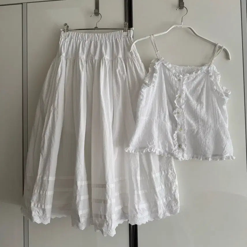[BUNJANG] Evabbin Sleeveless Ruffle Pintuck Punching Tunic Blouse and Skirt Set / 에바빈 슬리브리스 러플 핀턱 펀칭 튜닉 블라우스 탑 스커트 세트