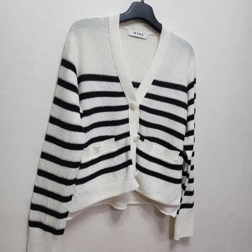[BUNJANG] Mine (Handong) 25ss Striped Button-Transform Cardigan / 25ss 한섬 마인 버튼변형 스트라잎 가디건