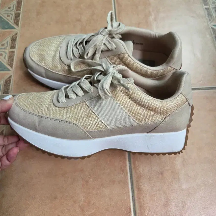 [BUNJANG] DV by Dolce Vita Women's Beige Sneakers Size 250 / DV by Dolce Vita 여성 스니커즈 베이지 250
