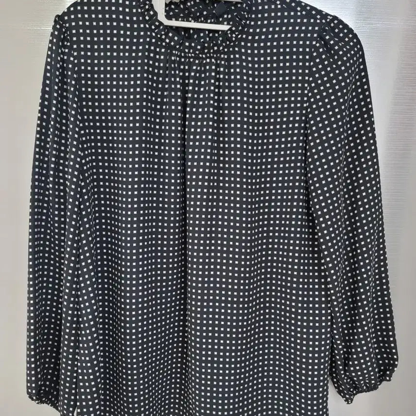 [BUNJANG] Uniqlo Black Pattern Blouse - Medium / 유니클로 블랙 패턴 블라우스 M 새제품