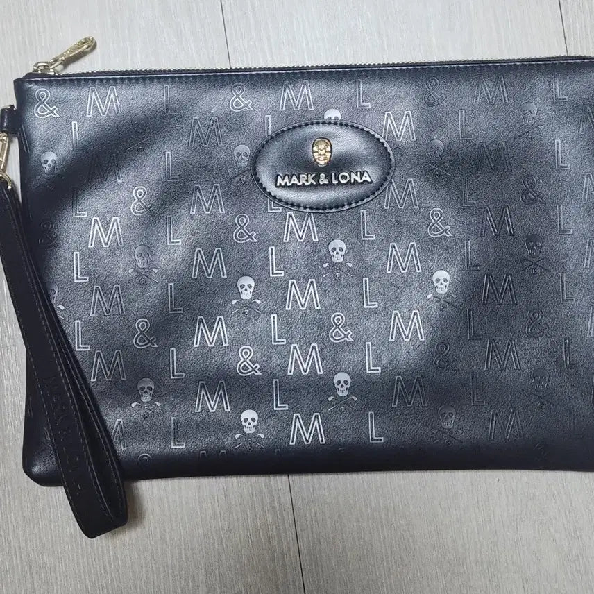 [BUNJANG] Mark &ロナ Black Logo Pattern Clutch Bag / 마크앤로나 블랙 로고 패턴 클리치백