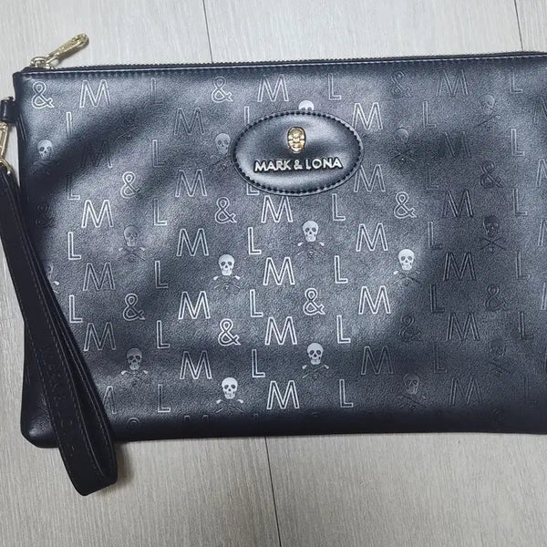 [BUNJANG] Mark &ロナ Black Logo Pattern Clutch Bag / 마크앤로나 블랙 로고 패턴 클리치백