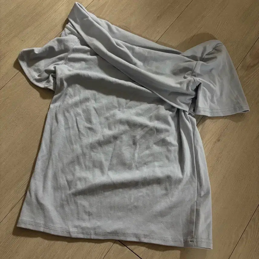 [BUNJANG] French of Off-Shoulder Shirring Short Sleeve T-Shirt / 프렌치오브 오프숄더 셔링 반팔 티셔츠 새상품