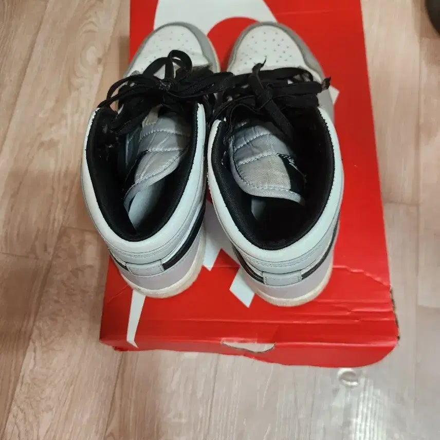 [BUNJANG] Nike Air Jordan 1 Mid Light Smoke Grey / 나이키 에어조던 1 미드 라이트 스모크 그레이