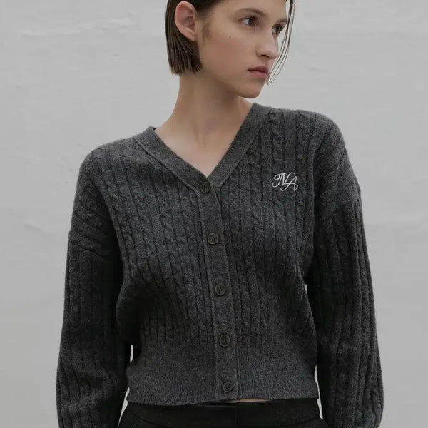 [BUNJANG] Atelier Nine Preppy V-Neck Cable Embroidered Knit Cardigan / 아틀리에 나인 프레피 브이넥 케이블 자수 니트 가디건